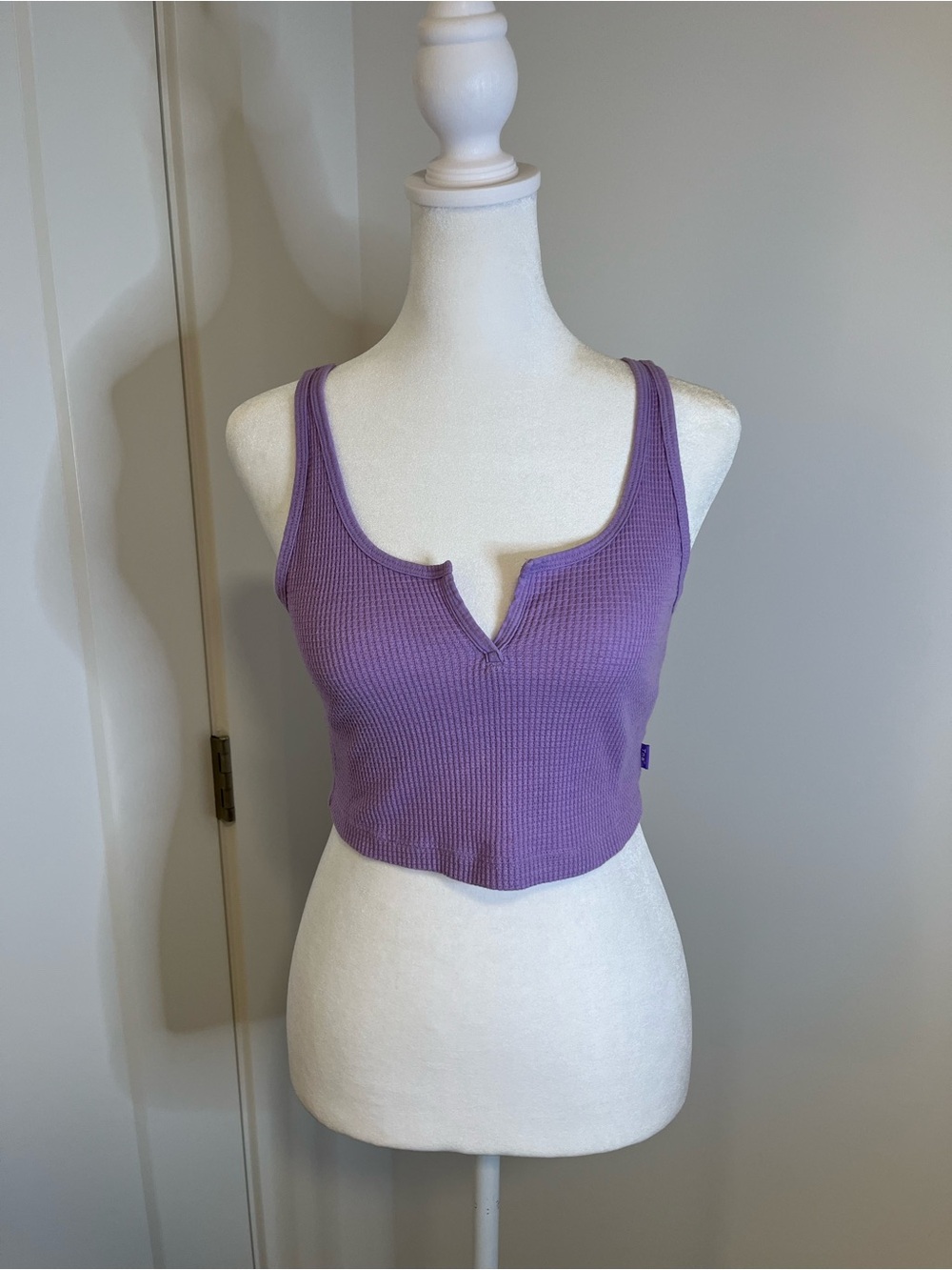 TNA Aritzia Lilac Ribbed V-Notch Crop Tank Top - FREE SHIPPING on Bundles $85+
